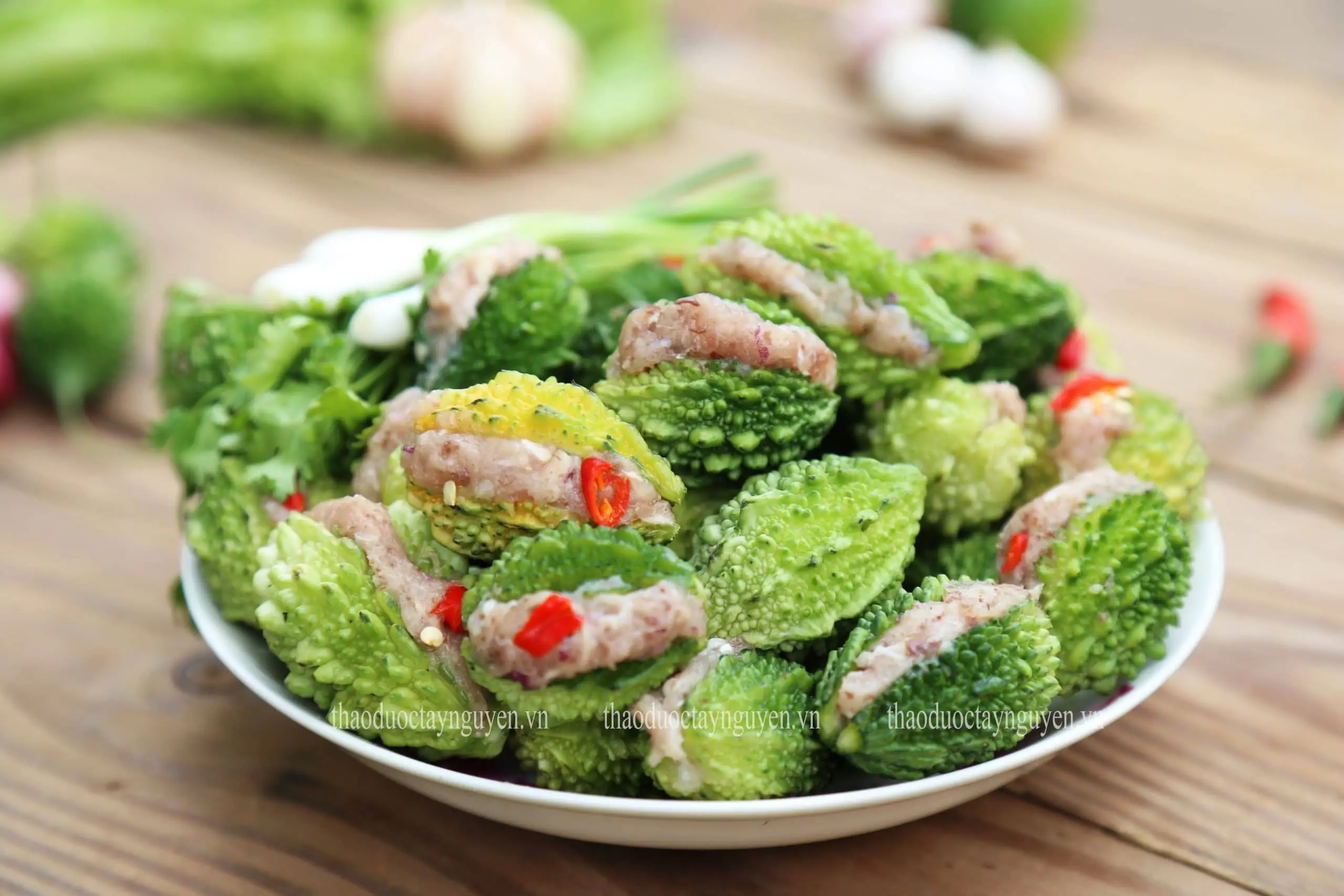 Uống Trà khổ qua rừng đúng cách để bảo vệ sức khỏe, hỗ trợ điều trị bệnh Khổ qua rừng đã được y học công nhận có rất nhiều tác dụng tốt cho sức khỏe. Uống trà khổ qua rừng không chỉ giúp làm mát cơ thể mà còn có khả năng giảm cân, trị mụn, hạ huyết áp, giảm mỡ máu, ổn định đường huyết cùng nhiều công dụng tuyệt vời khác. Tuy nhiên, nó chỉ tốt khi bạn biết cách dùng và dùng đúng liều lượng.
