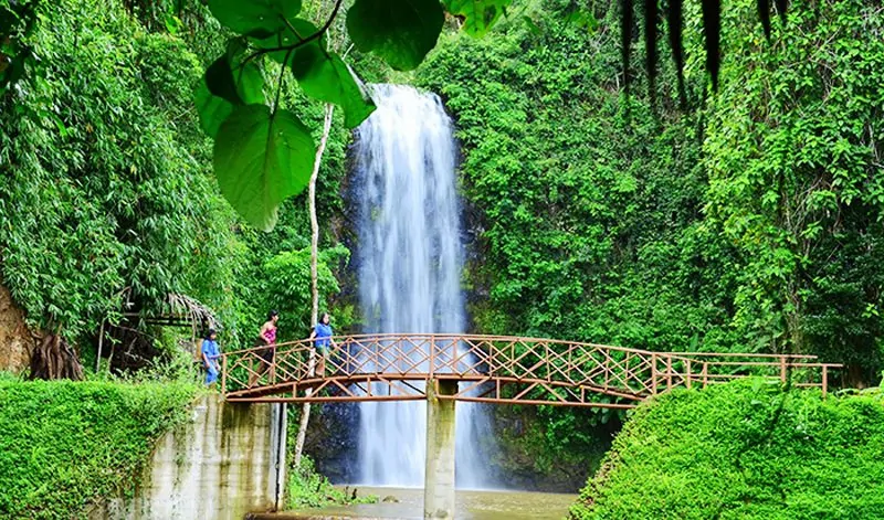 Măng Đen (Kon Tum) - Chốn bình yên của đại ngàn Tây Nguyên Được ví như “Đà Lạt thứ hai” của Tây Nguyên, Măng Đen là điểm nghỉ dưỡng sinh thái nhiều tiềm năng của tỉnh Kon Tum. Với vẻ đẹp thiên nhiên còn hoang dã cùng khí hậu mát lạnh quanh năm, Măng Đen mang đến nhiều trải nghiệm thú vị, không gian nghỉ dưỡng bình yên cho du khách khi đến Tây Nguyên.