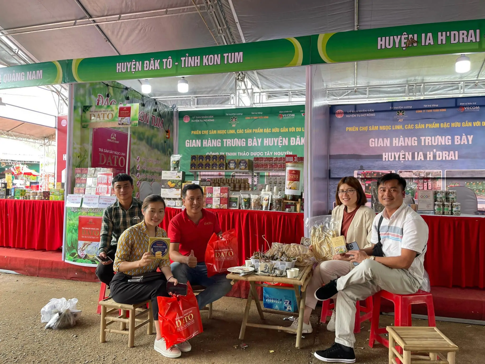 Thảo dược Tây Nguyên tham gia phiên chợ Sâm Ngọc Linh, các sản phẩm đặc hữu gắn với quảng bá du lịch năm 2022 Thảo dược Tây Nguyên tham gia phiên chợ Sâm Ngọc Linh, các sản phẩm đặc hữu gắn với quảng bá du lịch năm 2022
