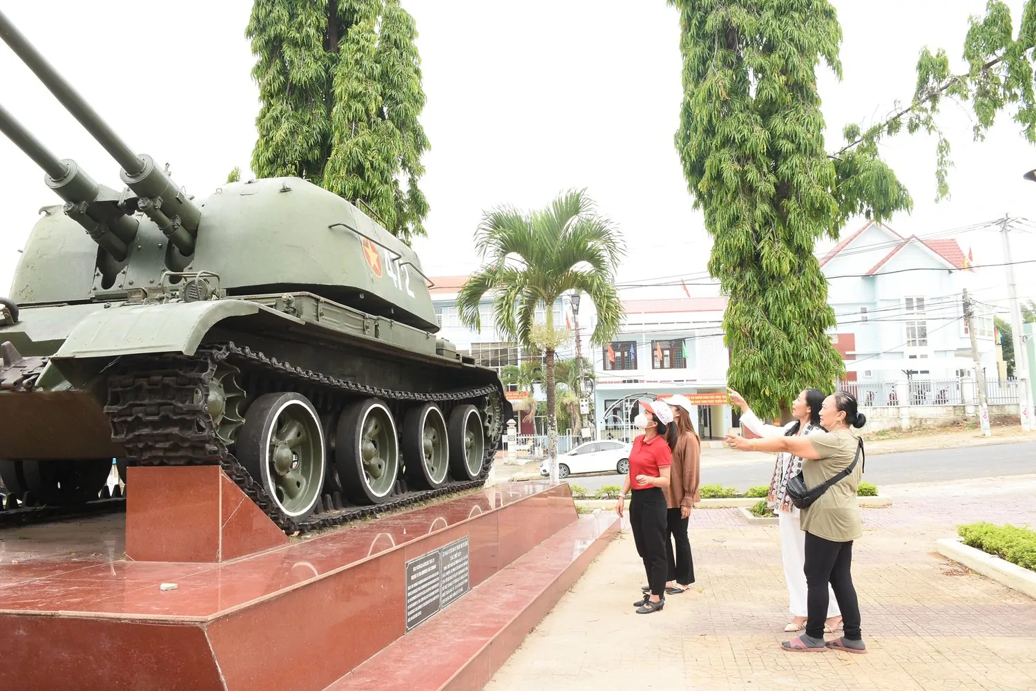 Kon Tum: Biến tiềm năng thành cơ hội để phát triển Thay đổi tư duy, nhận thức, cách thức làm du lịch cộng thêm sự vào cuộc đồng bộ với những chính sách kịp thời, tỉnh đã và đang biến tiềm năng thành cơ hội để phát triển du lịch.